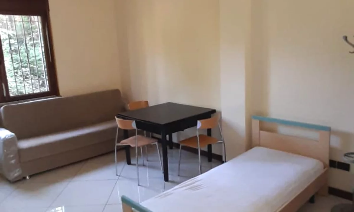 Shtepi me qera Vila Luksoze ne Tirane, Garsoniere, Mobilimi E mobiluar, Pagesa 30,000  Leke.