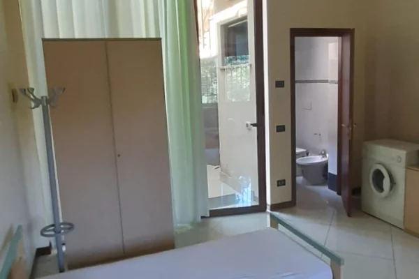 Shtepi me qera Vila Luksoze ne Tirane, Garsoniere, Mobilimi E mobiluar, Pagesa 30,000  Leke.