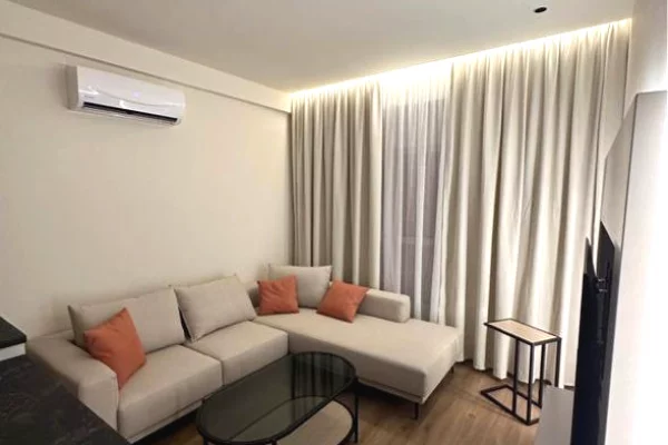 Ne zonen e Ali Demit,Rezidenca Kaimi jepet me qera apartament1+1 i mobiluar 45,000L