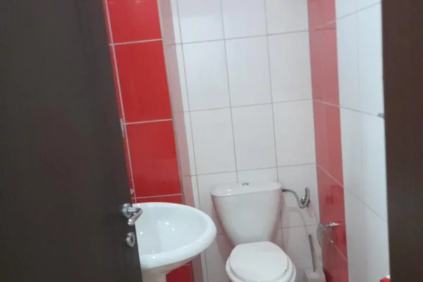 Shtepi me qera Apartament ne Tirane, 2+1, Mobilimi E mobiluar, Pagesa 60,000  Leke.