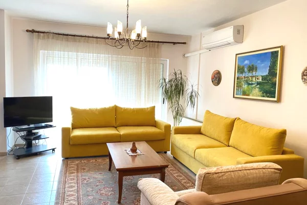 Shtepi me qera Duplex(shtepi me 2 kate) ne Tirane, 3+1, Mobilimi E mobiluar, Pagesa 120,000  Leke.