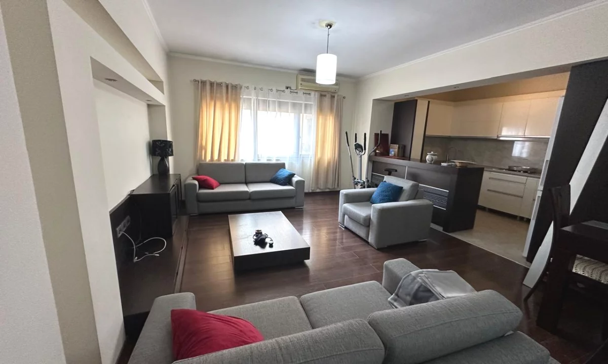 Shtepi me qera Apartament ne Tirane, 2+1, Mobilimi E mobiluar, Pagesa 85,000  Leke.