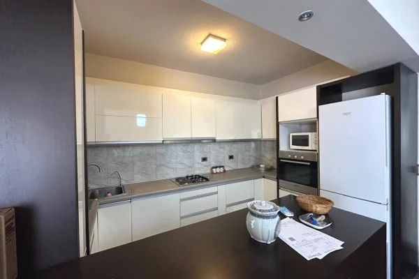 Shtepi me qera Apartament ne Tirane, 2+1, Mobilimi E mobiluar, Pagesa 85,000  Leke.