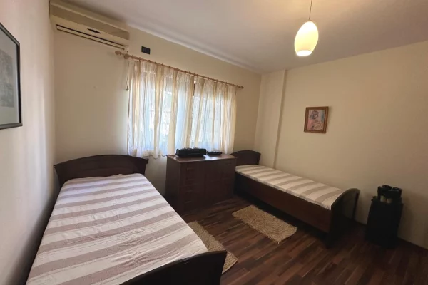 Shtepi me qera Apartament ne Tirane, 2+1, Mobilimi E mobiluar, Pagesa 85,000  Leke.