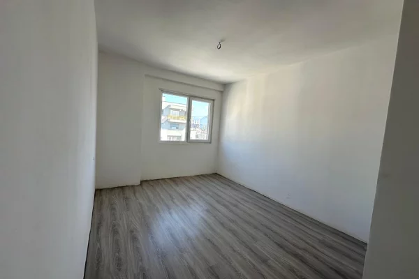 Ambient biznesi me qera 3+1 ne Tirane - 75,000 Leke