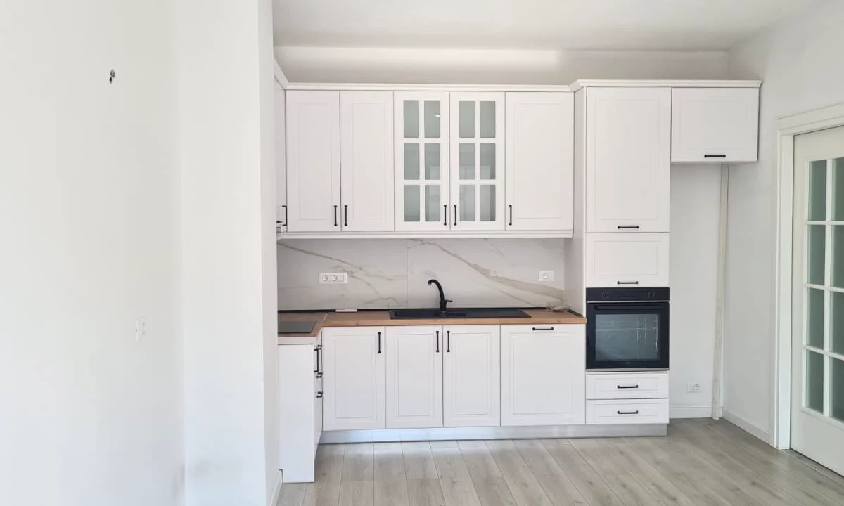 Shtepi me qera Apartament ne Tirane, 1+1, Mobilimi Pjeserisht e mobiluar, Pagesa 50,000  Leke.