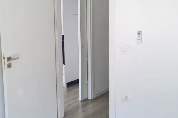 Shtepi me qera Apartament ne Tirane, 1+1, Mobilimi Pjeserisht e mobiluar, Pagesa 50,000  Leke.