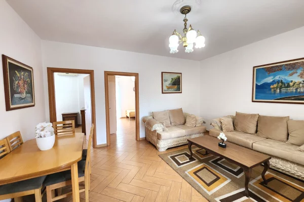 Shtepi me qera Apartament ne Tirane, 2+1, Mobilimi E mobiluar, Pagesa 75,000  Leke.