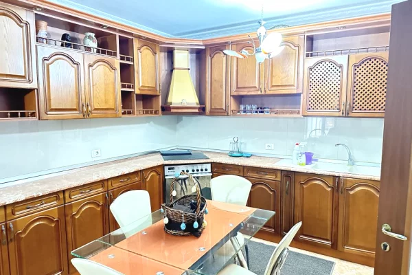 Shtepi me qera Apartament ne Tirane, 2+1, Mobilimi E mobiluar, Pagesa 65,000  Leke.