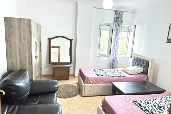 Shtepi me qera Apartament ne Tirane, 2+1, Mobilimi E mobiluar, Pagesa 65,000  Leke.