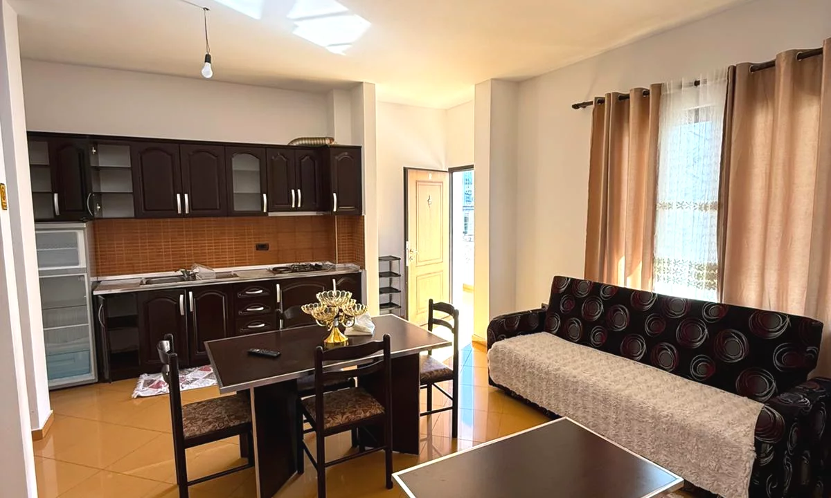 Shtepi me qera Vila Luksoze ne Tirane, 1+1, Mobilimi E mobiluar, Pagesa 45,000  Leke.