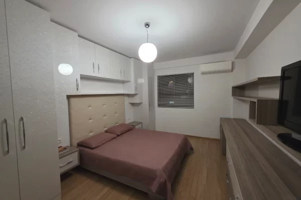Shtepi me qera Apartament ne Tirane, 4+1, Mobilimi E mobiluar, Pagesa 1,500  Euro.