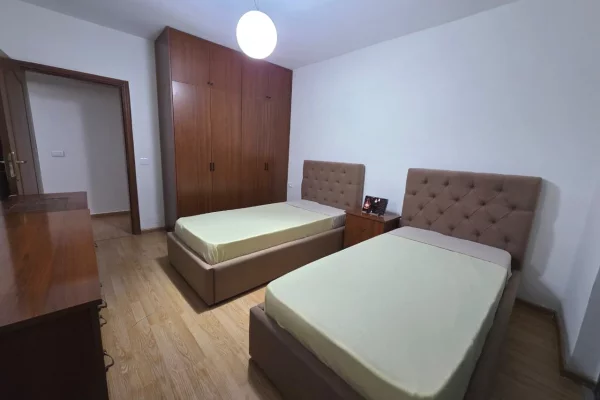 Shtepi me qera Apartament ne Tirane, 4+1, Mobilimi E mobiluar, Pagesa 1,500  Euro.