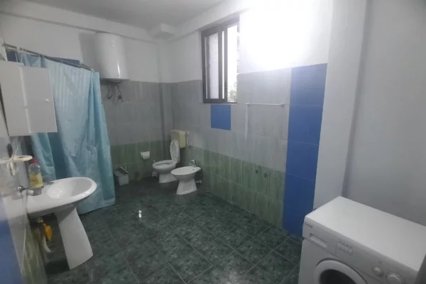 Shtepi me qera Vila Luksoze ne Tirane, 2+1, Mobilimi E mobiluar, Pagesa 45,000  Leke.