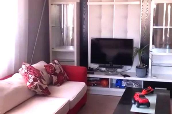 Rruga e Durresit,jepet me qera apartament1+1,i mobiluar.55,000Leke   