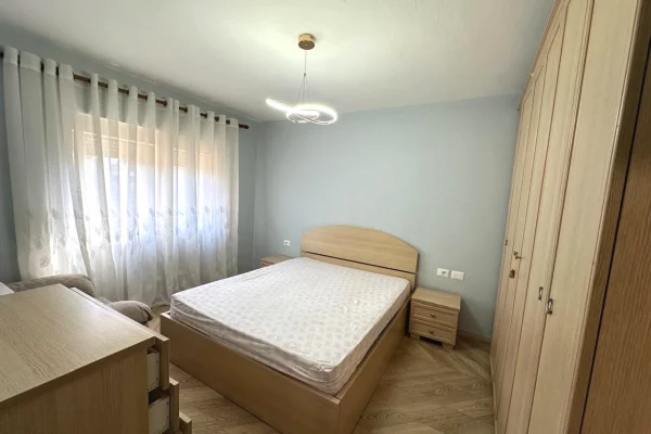 Shtepi me qera Apartament ne Tirane, 1+1, Mobilimi E mobiluar, Pagesa 50,000  Leke.