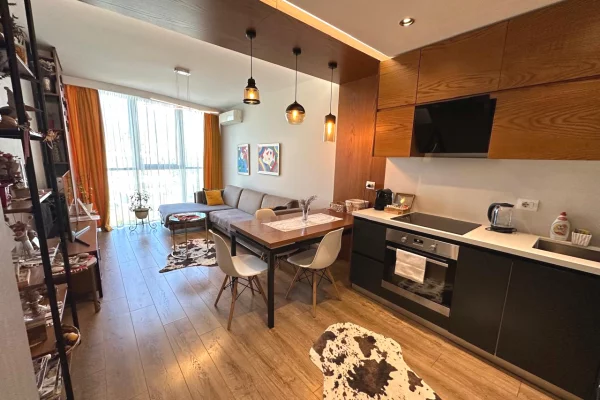 🏢Rruga e Bogdaneve ,jepet me qera apartament 2+1i mobiluar.1,000Euro    