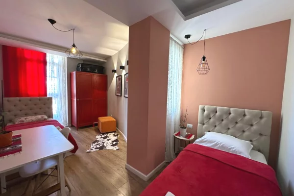 Shtepi me qera Apartament ne Tirane, 2+1, Mobilimi E mobiluar, Pagesa 1,000  Euro.