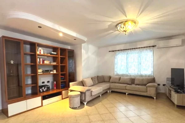 🏢Liqeni Artificial,jepet me qera apartament 2+1,i mobiluar,80,000Leke