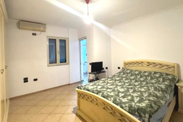 Shtepi me qera Apartament ne Tirane, 2+1, Mobilimi E mobiluar, Pagesa 80,000  Leke.