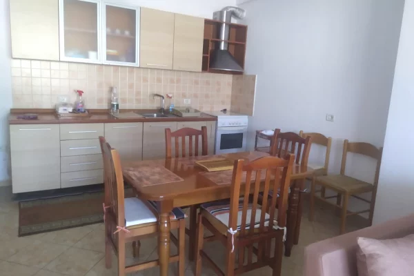 Shtepi me qera Apartament ne Tirane, 1+1, Mobilimi E mobiluar, Pagesa 50,000  Leke.