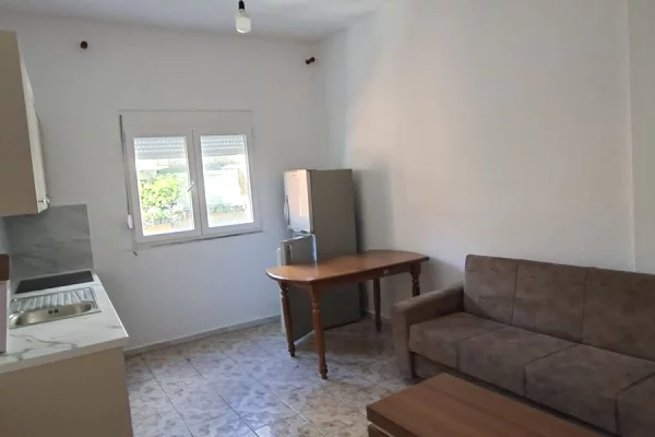 Shtepi me qera Vila Luksoze ne Tirane, 1+1, Mobilimi E mobiluar, Pagesa 50,000  Leke.