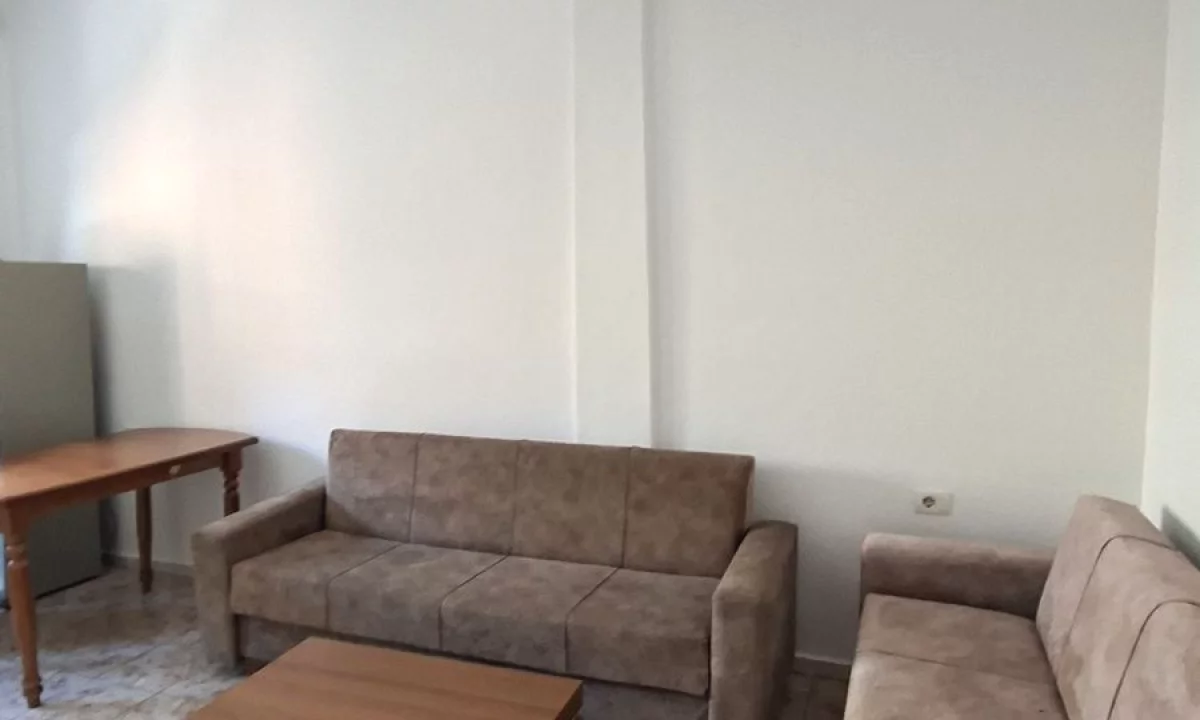 Shtepi me qera Vila Luksoze ne Tirane, 1+1, Mobilimi E mobiluar, Pagesa 50,000  Leke.