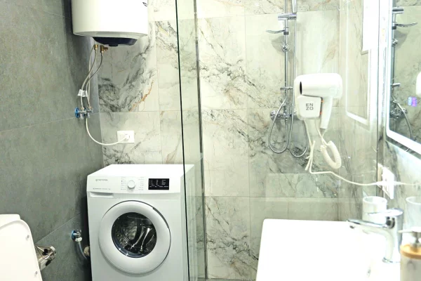 Shtepi me qera Apartament ne Tirane, 1+1, Mobilimi E mobiluar, Pagesa 75,000  Leke.