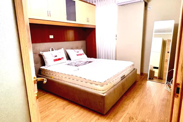 Shtepi me qera Apartament ne Tirane, 1+1, Mobilimi E mobiluar, Pagesa 55,000  Leke.