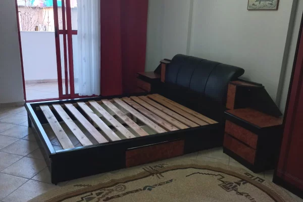 Shtepi me qera Apartament ne Tirane, 1+1, Mobilimi E mobiluar, Pagesa 50,000  Leke.