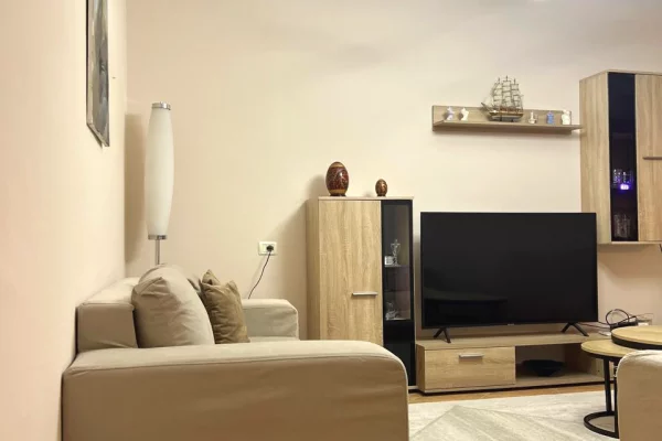 Shtepi me qera Apartament ne Tirane, 2+1, Mobilimi E mobiluar, Pagesa 65,000  Leke.