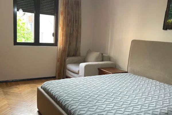 Shtepi me qera Apartament ne Tirane, 2+1, Mobilimi E mobiluar, Pagesa 65,000  Leke.