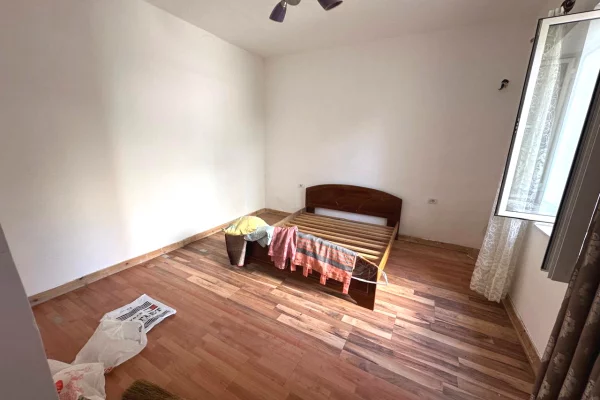 Shtepi me qera Vila Luksoze ne Tirane, 1+1, Mobilimi Pjeserisht e mobiluar, Pagesa 50,000  Leke.