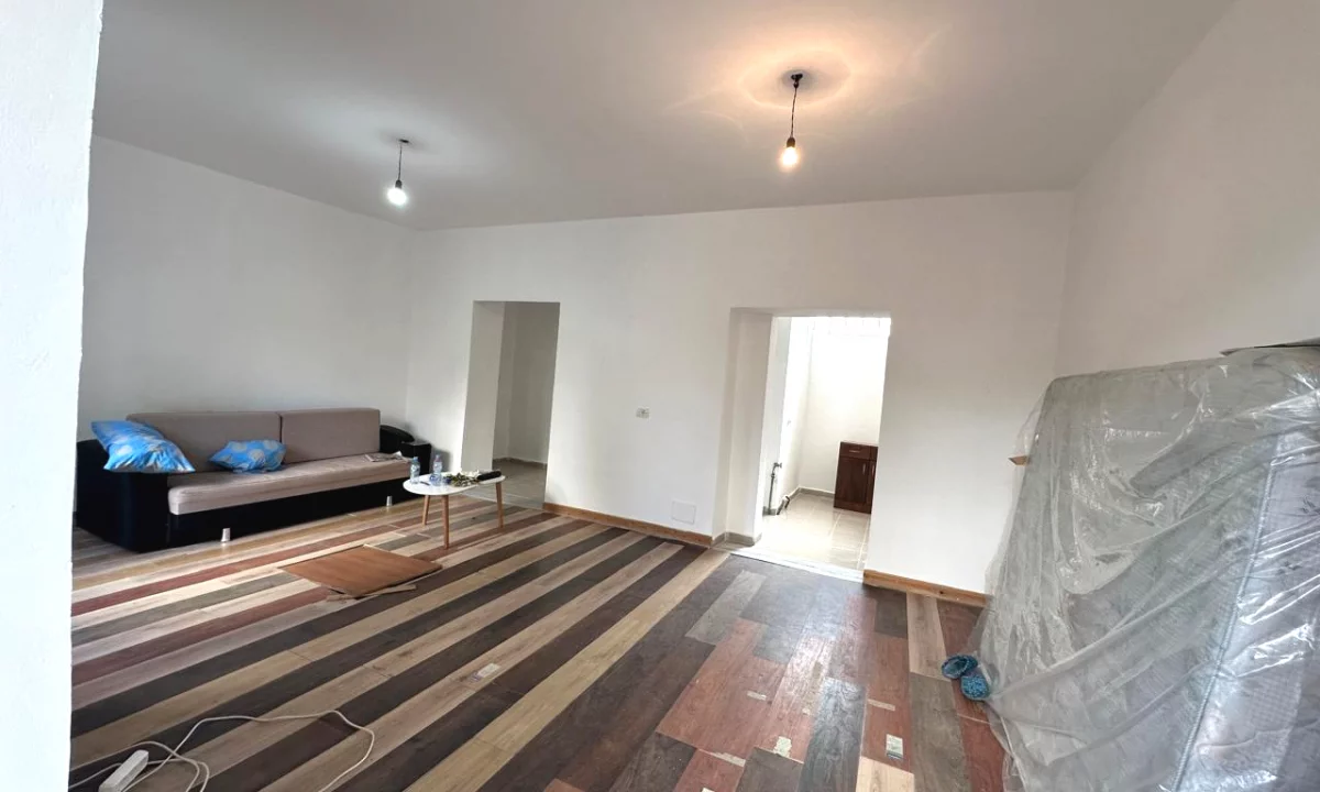 Shtepi me qera Vila Luksoze ne Tirane, 1+1, Mobilimi Pjeserisht e mobiluar, Pagesa 50,000  Leke.