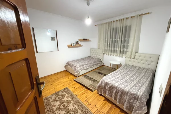 Shtepi me qera Vila Luksoze ne Tirane, 2+1, Mobilimi E mobiluar, Pagesa 65,000  Leke.