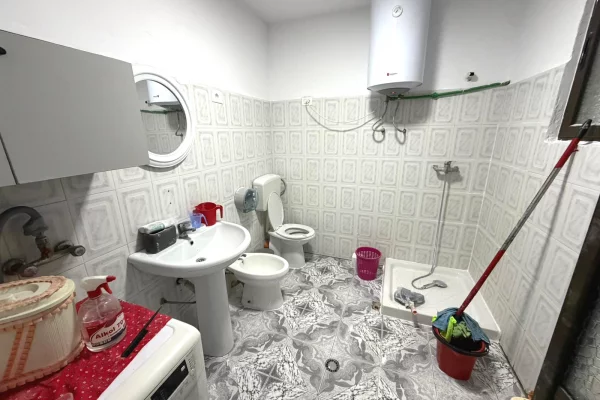 Shtepi me qera Vila Luksoze ne Tirane, 2+1, Mobilimi E mobiluar, Pagesa 65,000  Leke.