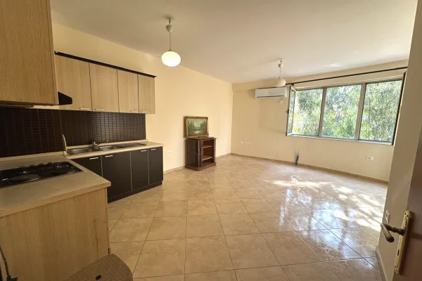 Shtepi me qera 2+1 ne Tirane - 70,000 Leke