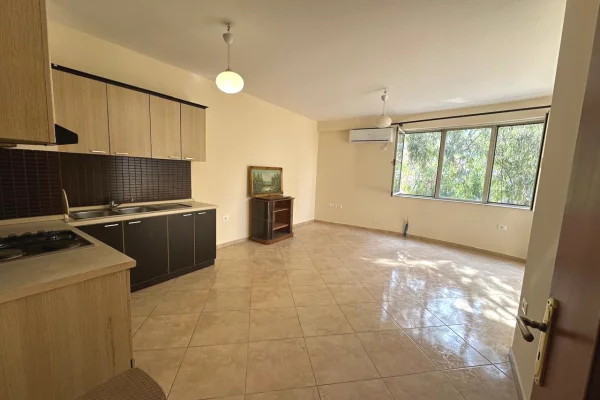 Shtepi me qera Apartament ne Tirane, 2+1, Mobilimi Pjeserisht e mobiluar, Pagesa 70,000  Leke.