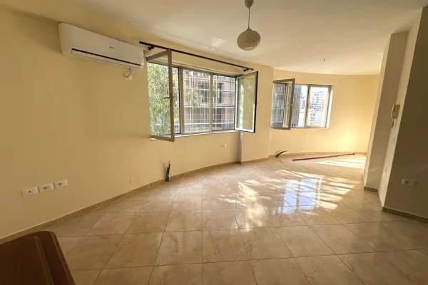 Shtepi me qera Apartament ne Tirane, 2+1, Mobilimi Pjeserisht e mobiluar, Pagesa 70,000  Leke.