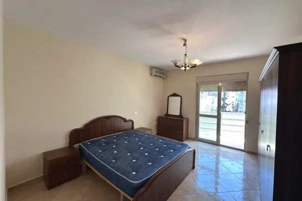 Shtepi me qera Apartament ne Tirane, 2+1, Mobilimi Pjeserisht e mobiluar, Pagesa 70,000  Leke.