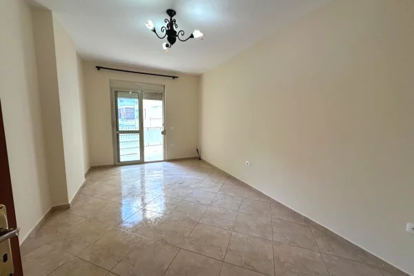 Shtepi me qera Apartament ne Tirane, 2+1, Mobilimi Pjeserisht e mobiluar, Pagesa 70,000  Leke.