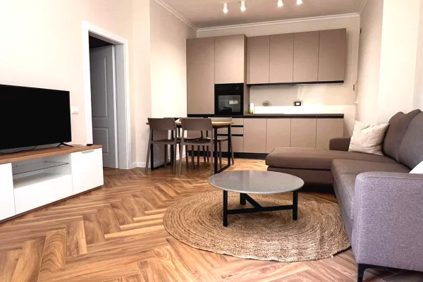 Shtepi me qera Apartament ne Tirane, 2+1, Mobilimi E mobiluar, Pagesa 800  Euro.