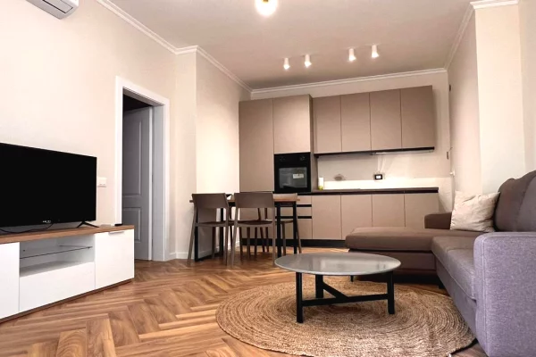 Shtepi me qera Apartament ne Tirane, 2+1, Mobilimi E mobiluar, Pagesa 800  Euro.