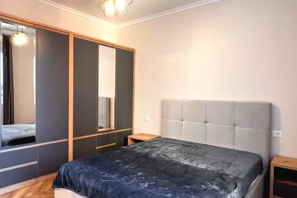 Shtepi me qera Apartament ne Tirane, 2+1, Mobilimi E mobiluar, Pagesa 800  Euro.