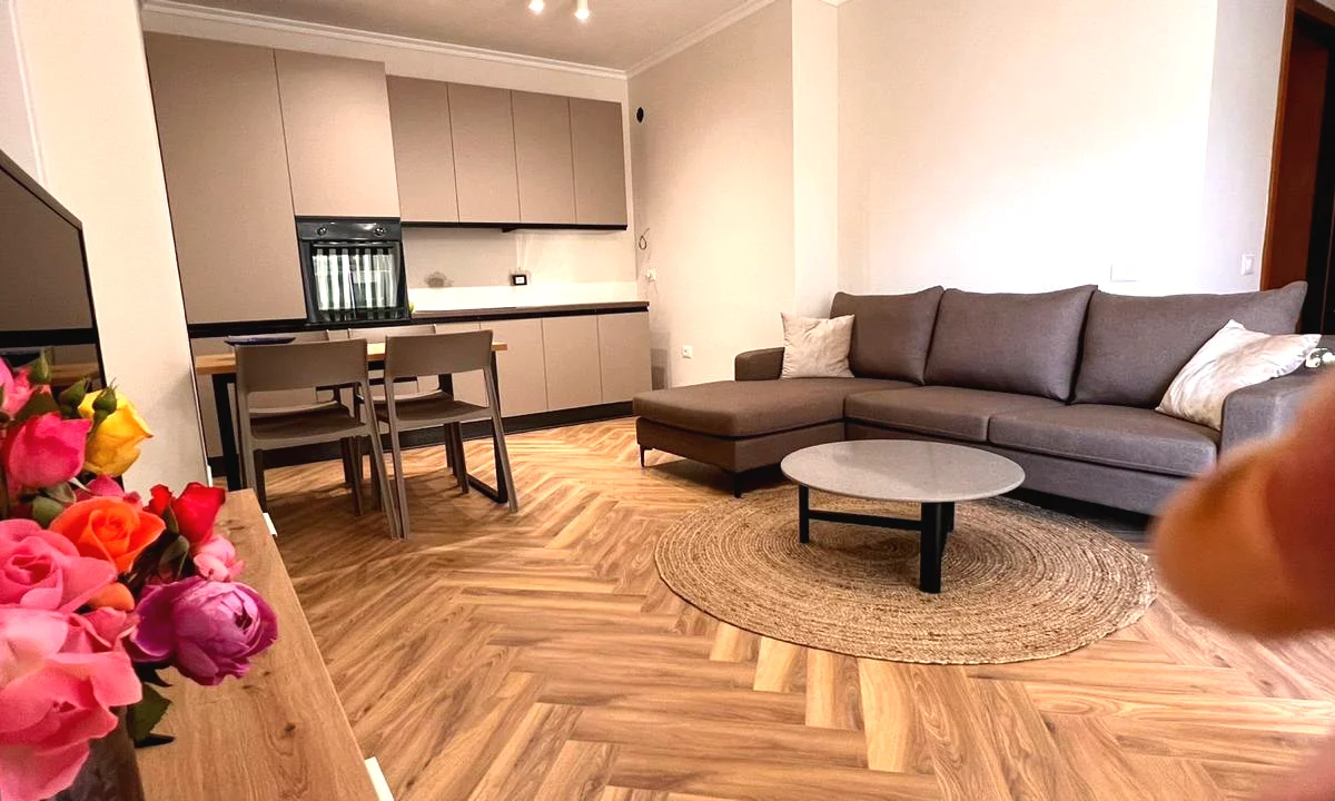 Shtepi me qera Apartament ne Tirane, 2+1, Mobilimi E mobiluar, Pagesa 800  Euro.