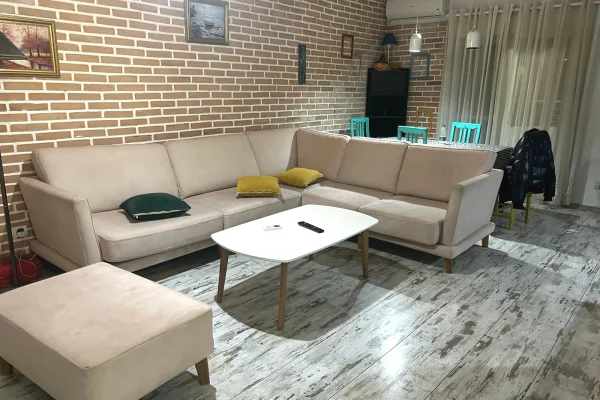 Shtepi me qera 2+1 ne Tirane - 65,000 Leke