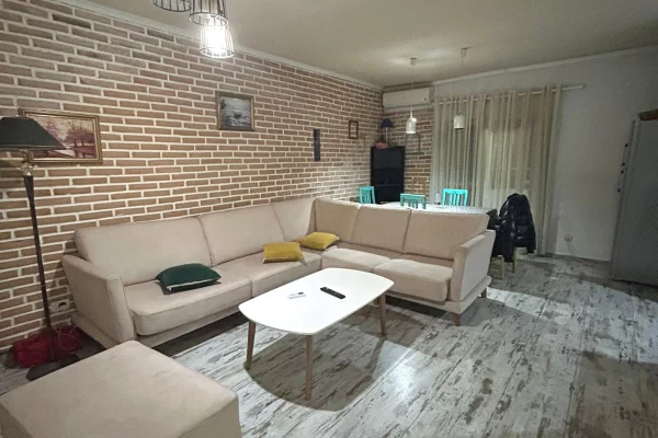 Shtepi me qera Apartament ne Tirane, 2+1, Mobilimi E mobiluar, Pagesa 65,000  Leke.