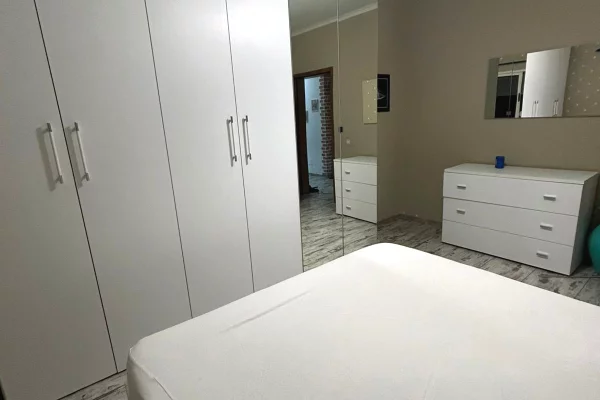 Shtepi me qera Apartament ne Tirane, 2+1, Mobilimi E mobiluar, Pagesa 65,000  Leke.