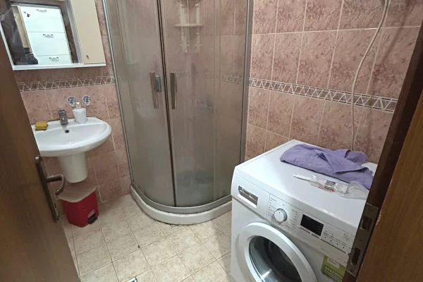 Shtepi me qera Apartament ne Tirane, 2+1, Mobilimi E mobiluar, Pagesa 65,000  Leke.