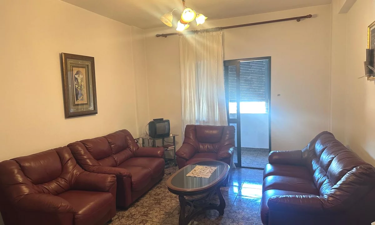 Shtepi me qera Apartament ne Tirane, 2+1, Mobilimi E mobiluar, Pagesa 500  Euro.